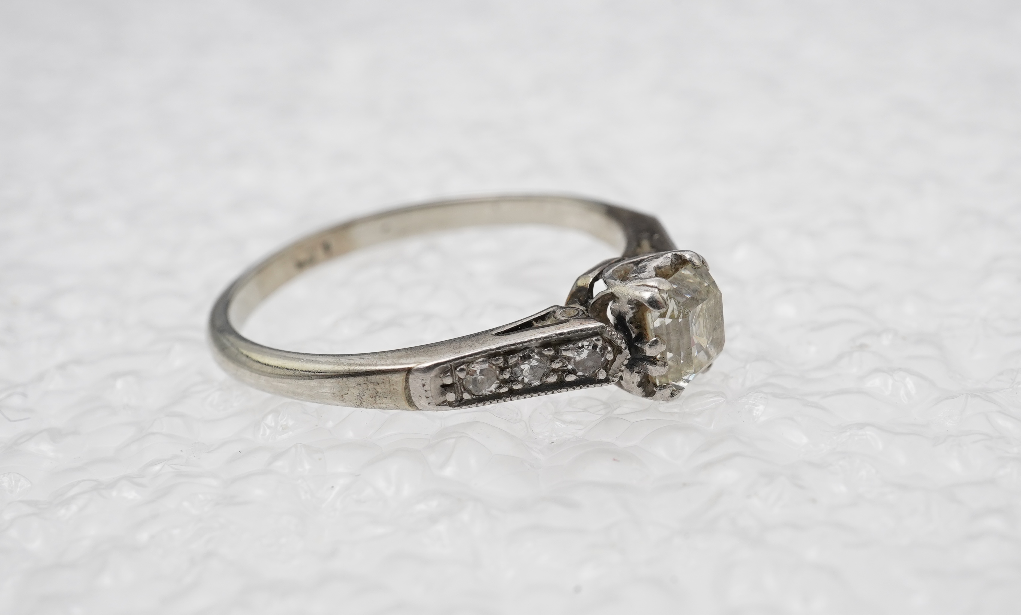 A diamond ring, 1920s